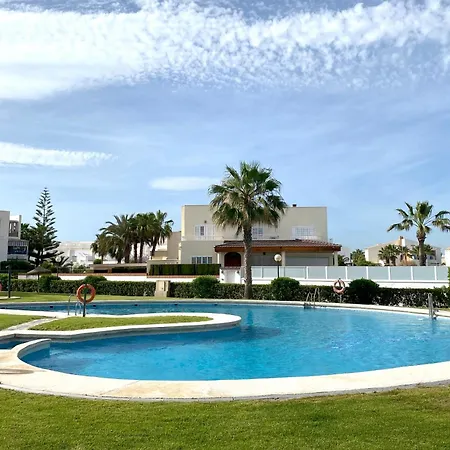 Apartment Con Vistas Al Mar En Urbanizacion En Primera Linea De Playa *