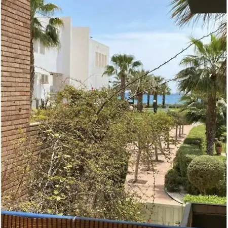 Con Vistas Al Mar En Urbanizacion En Primera Linea De Playa Apartment *