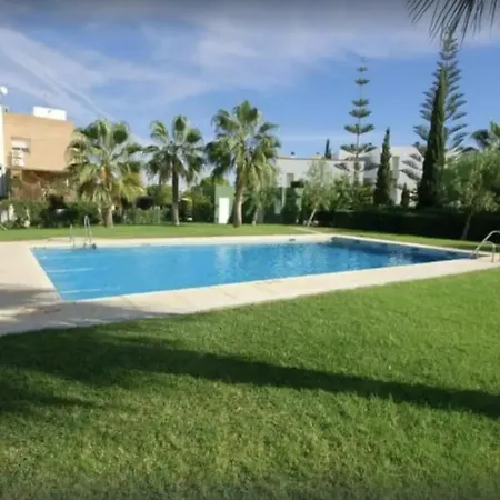 Con Vistas Al Mar En Urbanizacion En Primera Linea De Playa Apartment *