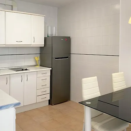 Apartamento Con Vistas Al Mar En Urbanizacion En Primera Linea De Playa *