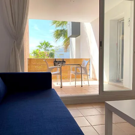 Con Vistas Al Mar En Urbanizacion En Primera Linea De Playa Apartamento Vera
