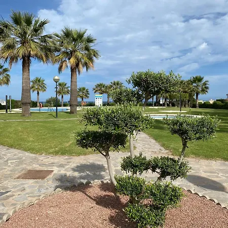 Apartamento Con Vistas Al Mar En Urbanizacion En Primera Linea De Playa